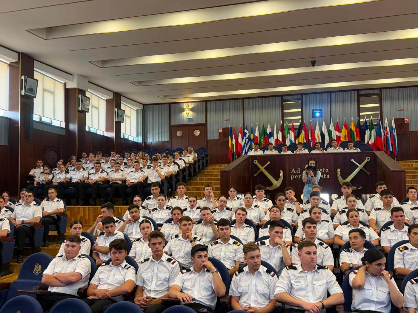 Studenţi ai Academiei Navale „Mircea cel Bătrân” au participat la campania „Educaţie, Leadership, Vocaţie - She for Romania”